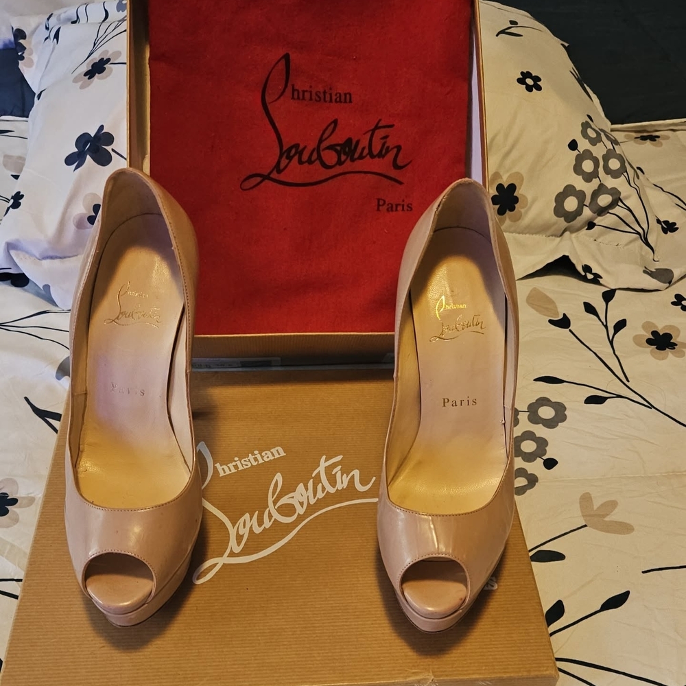 Christian Louboutin Blush Peep Toe Heels - Picture 4 of 11